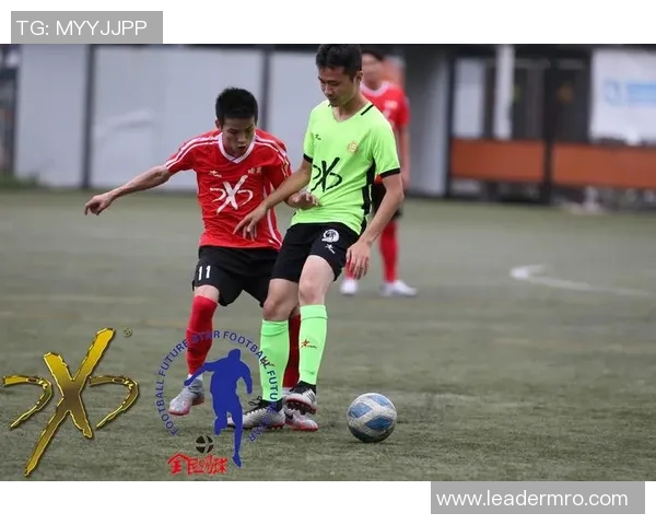 足球传奇风采再现:多张球星经典瞬间混剪展现运动之美与拼搏精神 足球传奇风采再现:多张球星经典瞬间混剪展现运动之美与拼搏精神