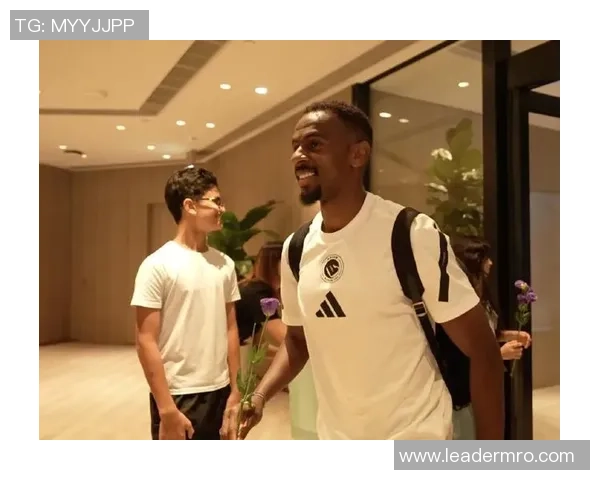 足球球星微笑背后的故事:他们如何用笑容打破压力与困境 足球球星微笑背后的故事:他们如何用笑容打破压力与困境